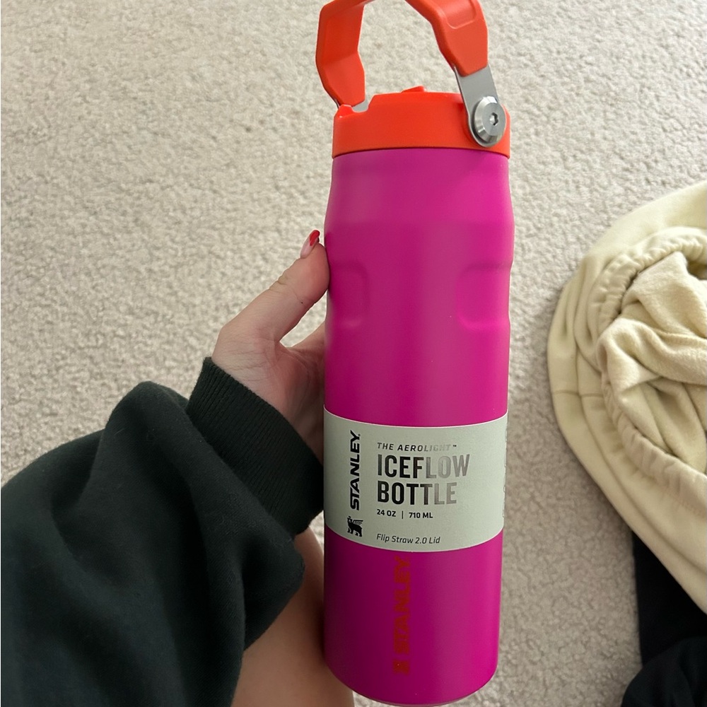 Stanley ICEFLOW BOTTLE 24oz